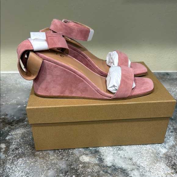 Joie Pink Heels Elegant and Comfortable - Picture 2 of 4